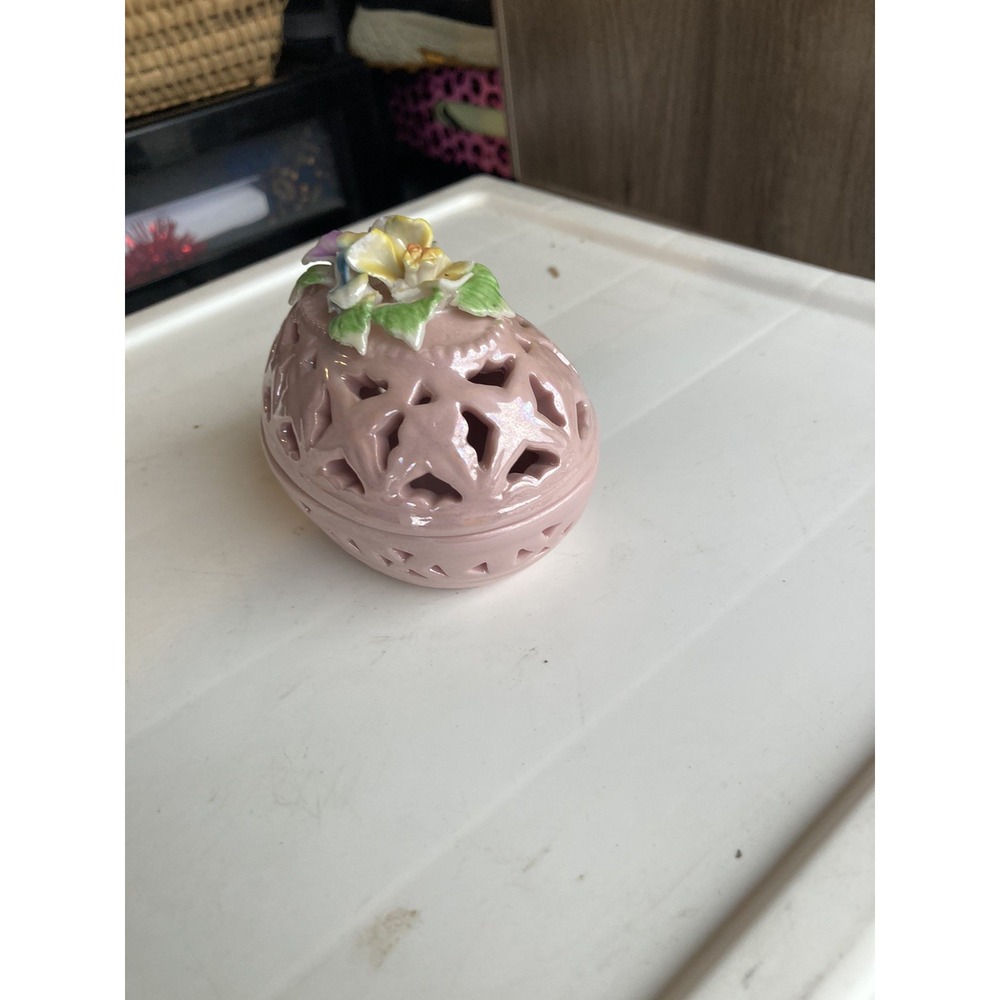 VTG Reticulated Porcelain Egg Shaped Pink Trinket Some Leafs Are Broken - Picture 5 of 11